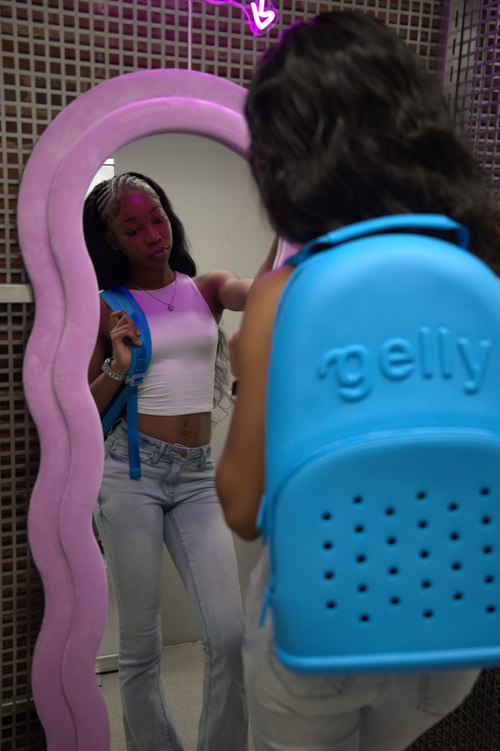 Gelly poolside